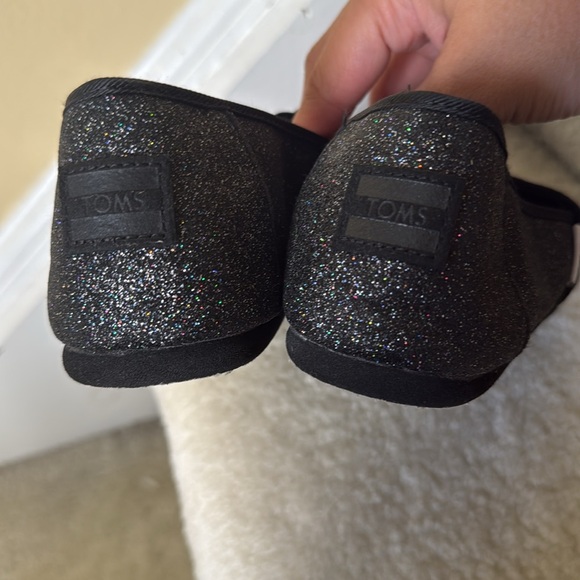 TOMS like new youth glitter flat shoe - Picture 3 of 4